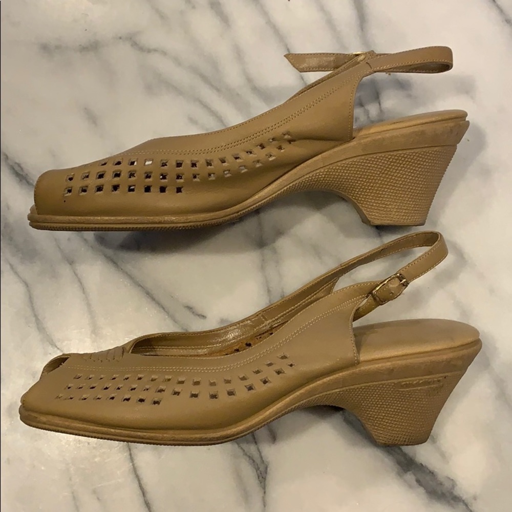 Cobbie Cuddlers Leather Open Toe Strap Sandals 7